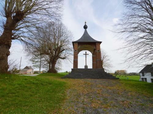 Comfortable Holiday Home Near Forest In Macon