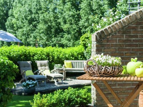Cushy Apartment With Private Terrace, Pond, Heating, Balcony