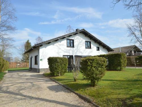 Spacious Holiday Home In Mont With Garden