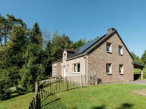 Pastoral Villa In Heure With Jacuzzi