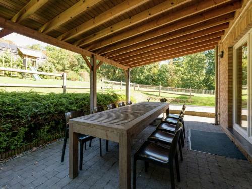 Pastoral Villa In Heure With Jacuzzi