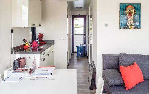 Houseboat Escapade