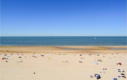 Nice Home In Oostduinkerke W/ Wifi And 3 Bedrooms