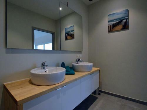 Spacious Holiday Home With Pond In Poperinge