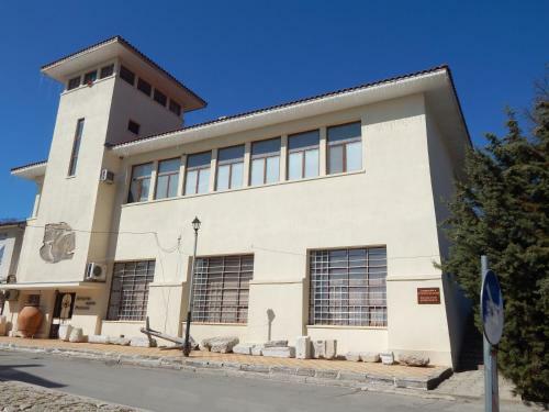 Akroza Hotel