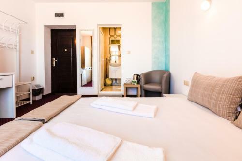 Hostal Guest House Theona