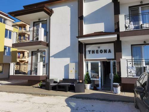 Hostal Guest House Theona