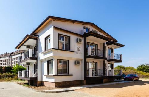 Hostal Guest House Theona
