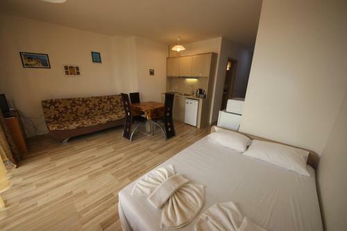 Hotel Menada Lux - Tarsis