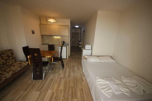 Hotel Menada Lux - Tarsis