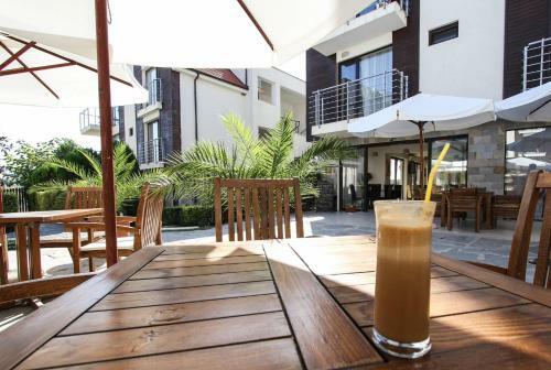 Seaside 2 Bedroom Apartment With Balcony For 41 Pax