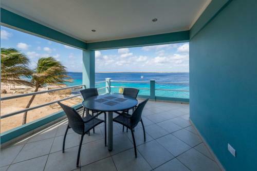 Oceanfront Apartment Dolphin At Den Laman