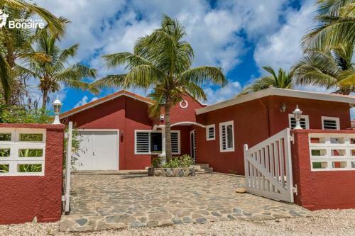 Oceanfront Holiday Villa - Pelican's Nest Bonaire