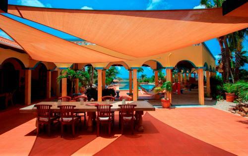 Hostal Goood Resort