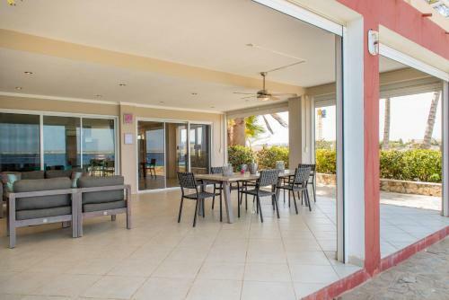 Oceanfront Deluxe Apartment Blue Marlin At Den Laman