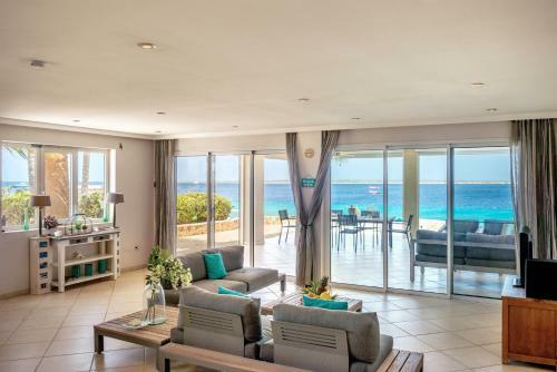 Oceanfront Deluxe Apartment Blue Marlin At Den Laman