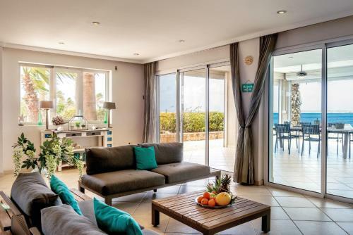 Oceanfront Deluxe Apartment Blue Marlin At Den Laman