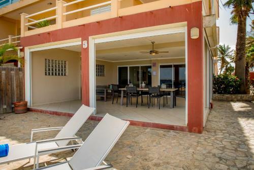 Oceanfront Deluxe Apartment Blue Marlin At Den Laman