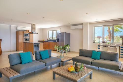 Oceanfront Deluxe Apartment Blue Marlin At Den Laman