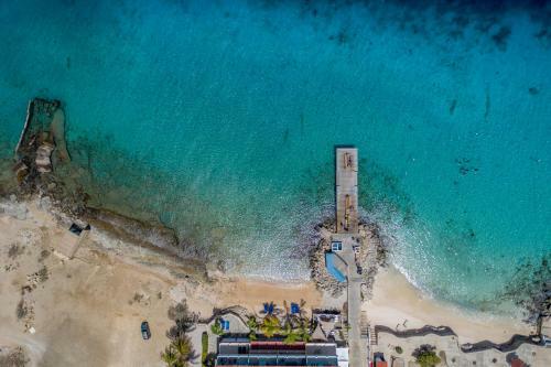 Oceanfront Deluxe Apartment Blue Marlin At Den Laman