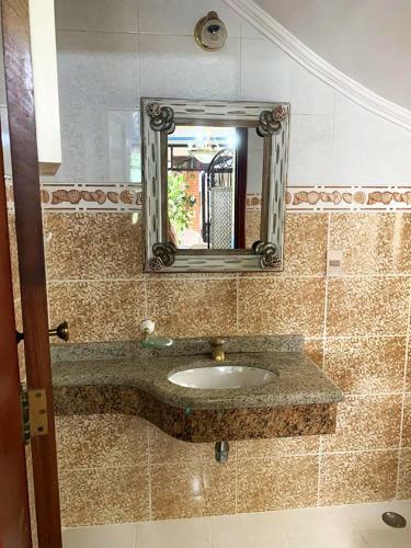 Sobrado Com Wifi, Piscina E Churrasq Em Riviera