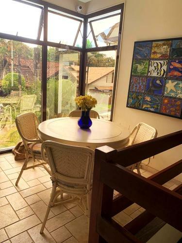 Sobrado Com Wifi, Piscina E Churrasq Em Riviera