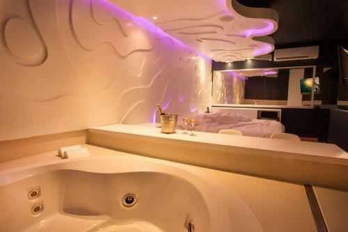 Hotel Tout Motel (Adults Only)