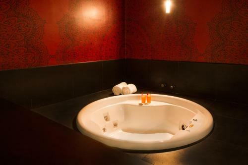Hotel Tout Motel (Adults Only)