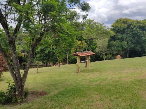 Fuja Fase Vermelha - Ch�cara Com Piscina 3 Suites