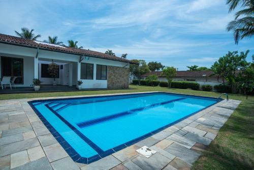 Casa Grande E Iluminada Com Piscina No Guaruj�