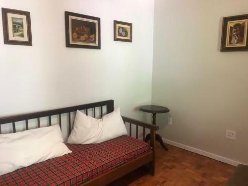 Casa Cercada de Verde No Centro de Monte Alegre Do Sul