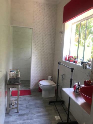 Casa Cercada de Verde No Centro de Monte Alegre Do Sul