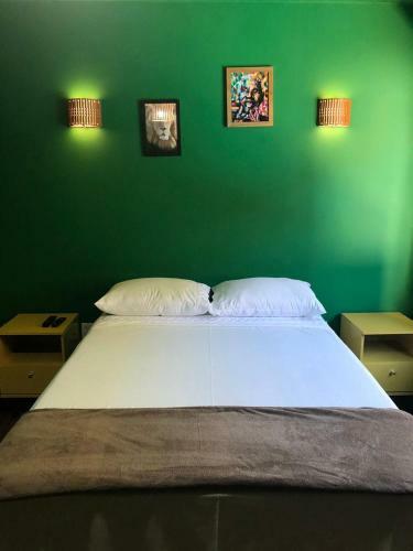 Hostal Mundo Livre Guest House