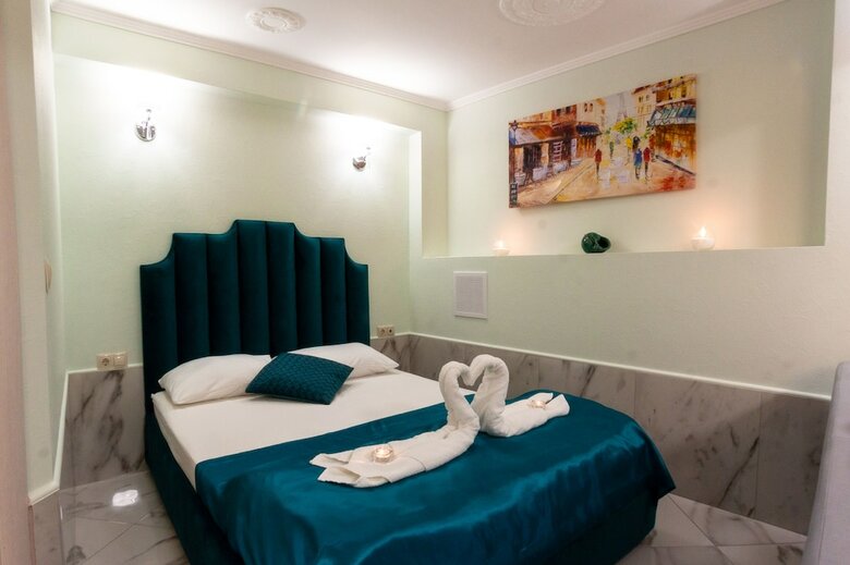 4 Rooms Hotel