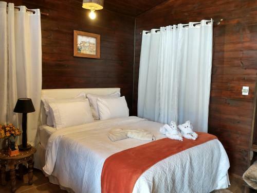 Pousada Figueira Do Rio Do Boi Chal� Ambar