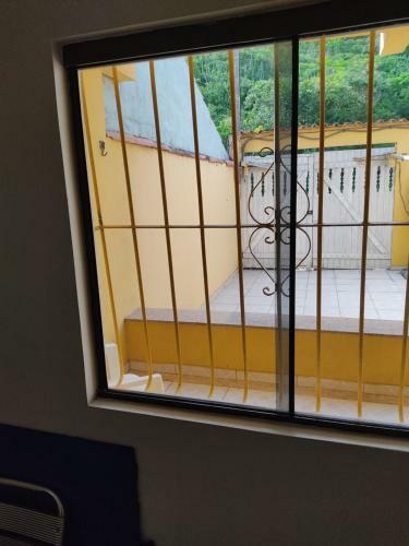 Casa 3 Quartos Com Churrasqueira E Chuveir�o
