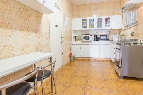 Apartamento 3 Quartos Ao Lado Da Praia de Copacabana E Arpoador!