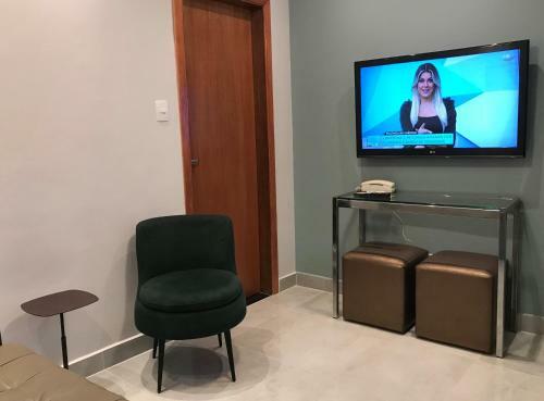 Apartamento Liberdade 1 Qt + Sof� Cama - 200m Metr�. Novo!