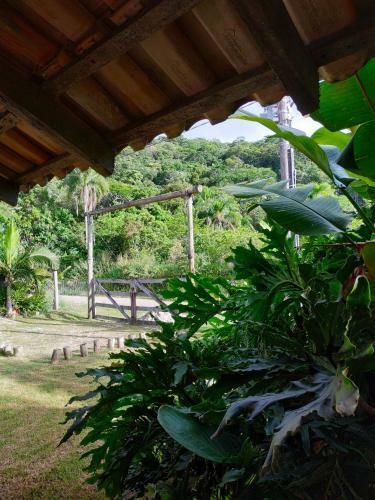 Casa de Campo Com Piscina Na Praia Em Mariscal-sc - Um Ref�gio