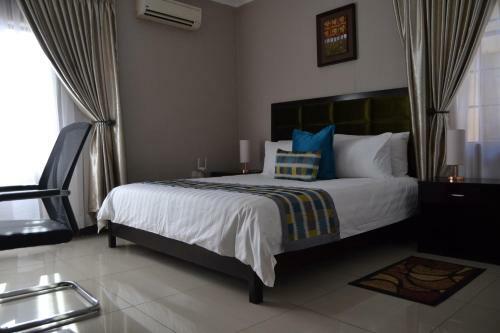 Triple Palms Bed And Breakfast