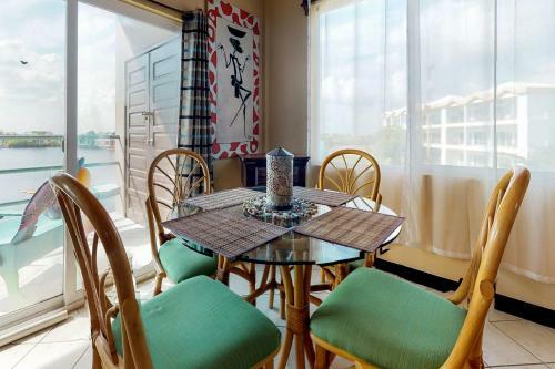 Suite F203 @ Mara Laguna