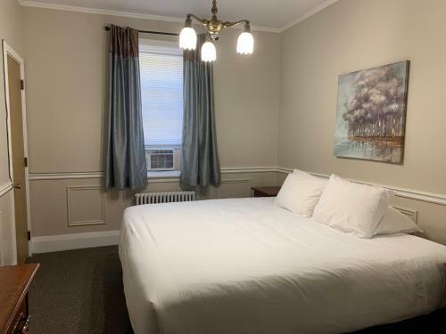 Hotel Inn At The Falls