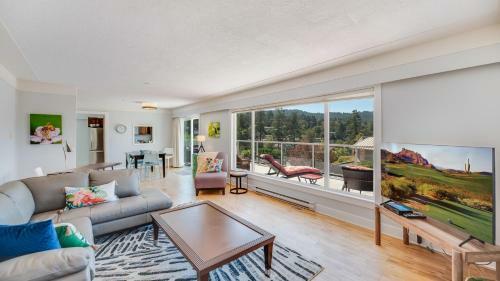 A Peaceful Stay In Brentwood Bay