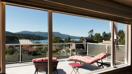 A Peaceful Stay In Brentwood Bay