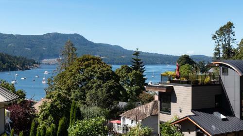 A Peaceful Stay In Brentwood Bay