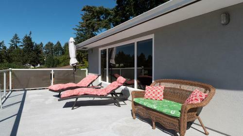 A Peaceful Stay In Brentwood Bay