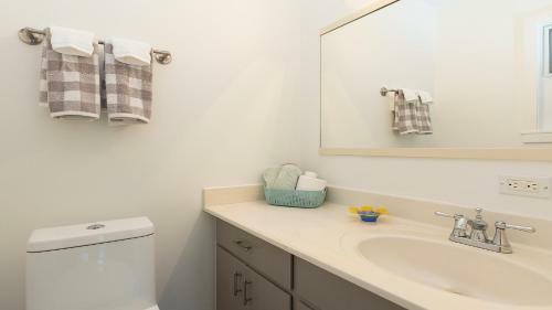 A Peaceful Stay In Brentwood Bay