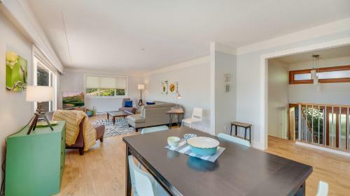 A Peaceful Stay In Brentwood Bay