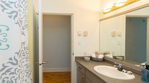 A Peaceful Stay In Brentwood Bay