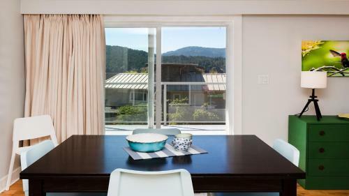 A Peaceful Stay In Brentwood Bay